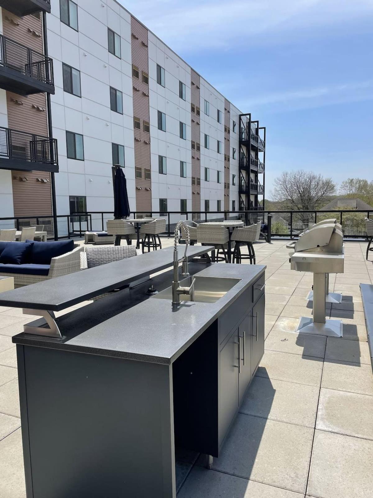 2 Bedroom Brand New Apartment Near Mayo, Park Free Rochester Eksteriør billede