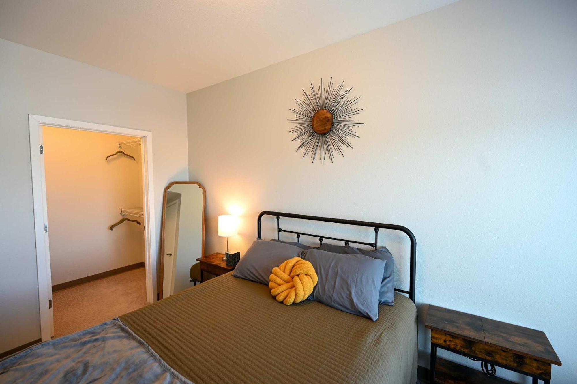 2 Bedroom Brand New Apartment Near Mayo, Park Free Rochester Eksteriør billede